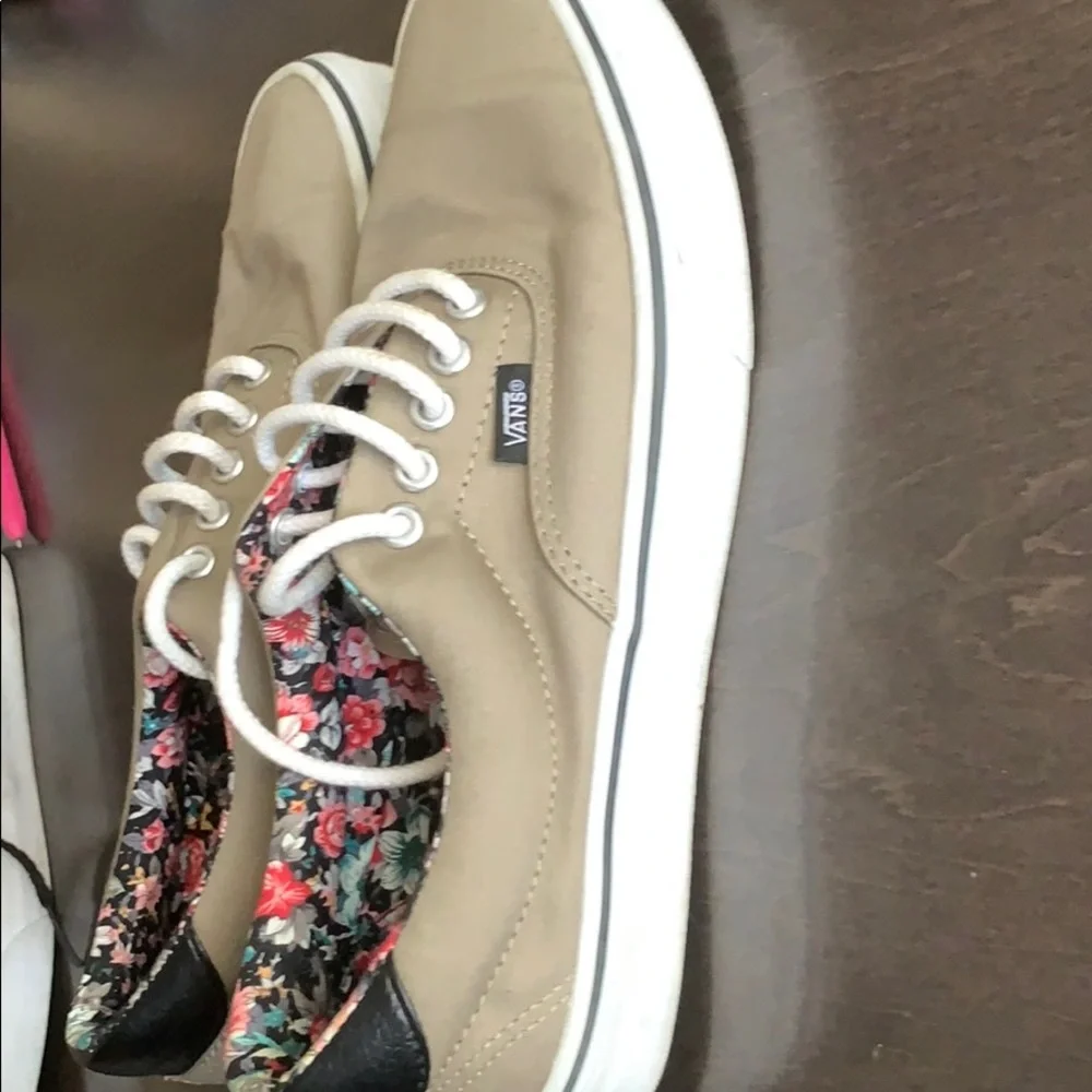 Vans - Picture 5 of 7